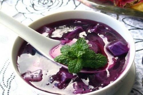 Chén chè khoai lang tím bột báng hoàn chỉnh, sẵn sàng thưởng thức