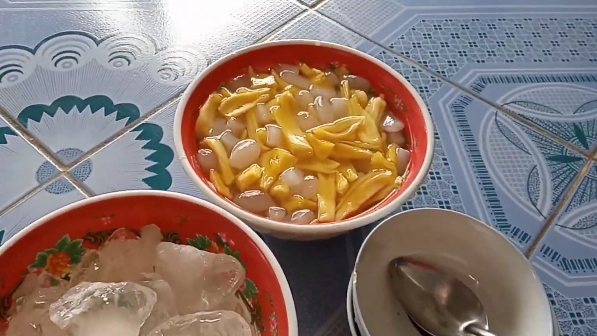 Món chè mít đát thơm (dứa) chua ngọt, một hương vị mới lạ của chè hạt mít