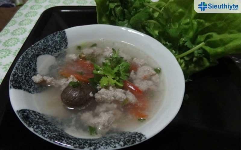 Quy trình chế biến món canh chua sấu đơn giản tại nhà, đảm bảo hương vị thơm ngon và chuẩn vị.