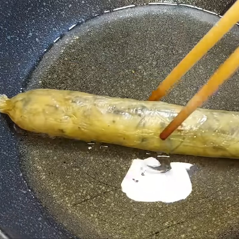 Lòng chay đang được chiên vàng đều