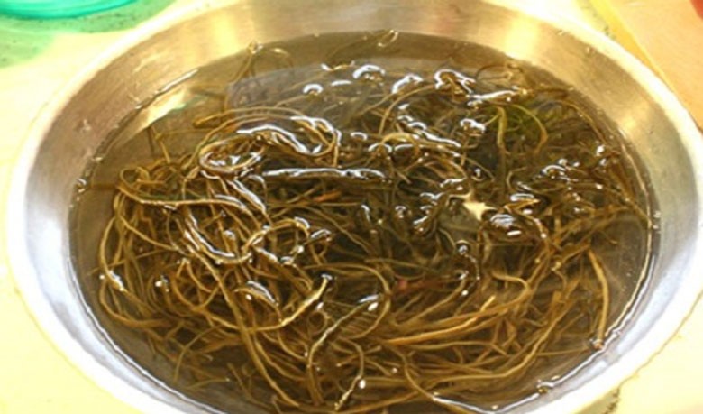 Phổ tai sau khi ngâm nước nở mềm, sẵn sàng cho công đoạn nấu chè đậu xanh