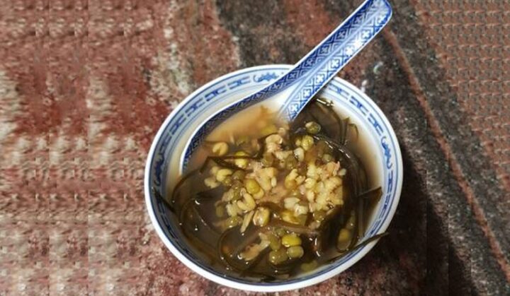 Phổ tai tươi xanh chứa nhiều dưỡng chất mang lại lợi ích sức khỏe đáng kể khi nấu chè đậu xanh