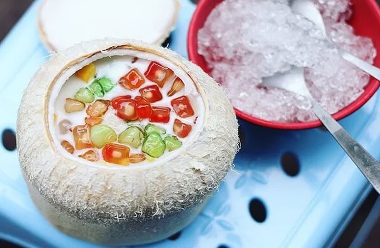 Thành phẩm chè củ năng trái dừa tươi mát