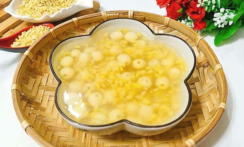Thành phẩm chè đậu xanh hạt sen thanh mát, đẹp mắt cho ngày hè