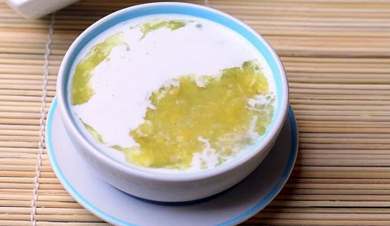 Bát chè đậu xanh nước cốt dừa sánh mịn, thơm lừng hấp dẫn