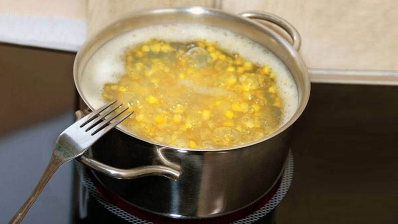 Nấu chè bắp nếp thơm ngon theo phong cách Huế
