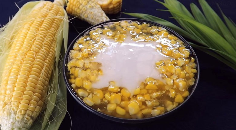 Thành phẩm chè bắp nếp thơm ngon chuẩn vị Huế