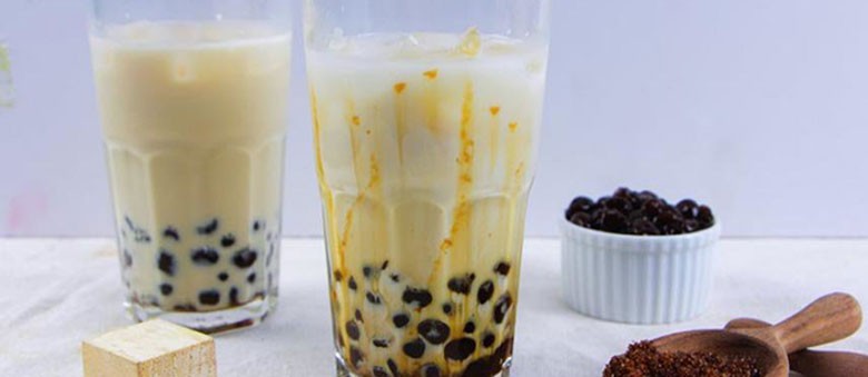 Ly sữa tươi trân châu đường đen hoàn chỉnh, sẵn sàng thưởng thức
