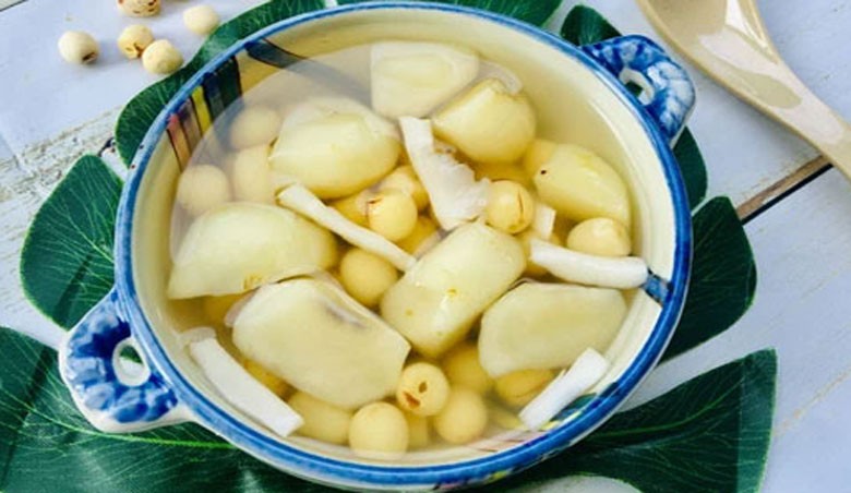 Món chè củ năng củ sen thanh mát đã hoàn thành