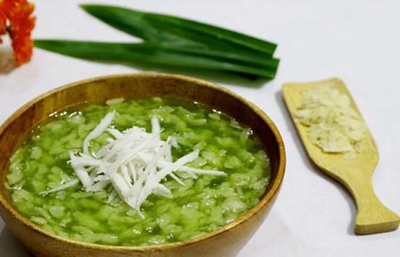 Chén chè cốm dẻo lá dứa thành phẩm thơm lừng, hấp dẫn, chuẩn vị Hà Nội.