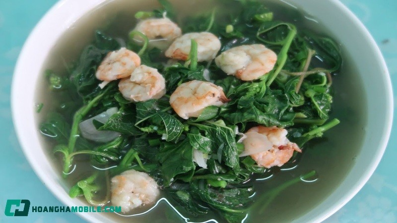 Canh rau dền nấu tôm thanh đạm, một phần của công thức nấu ăn ngon mỗi ngày