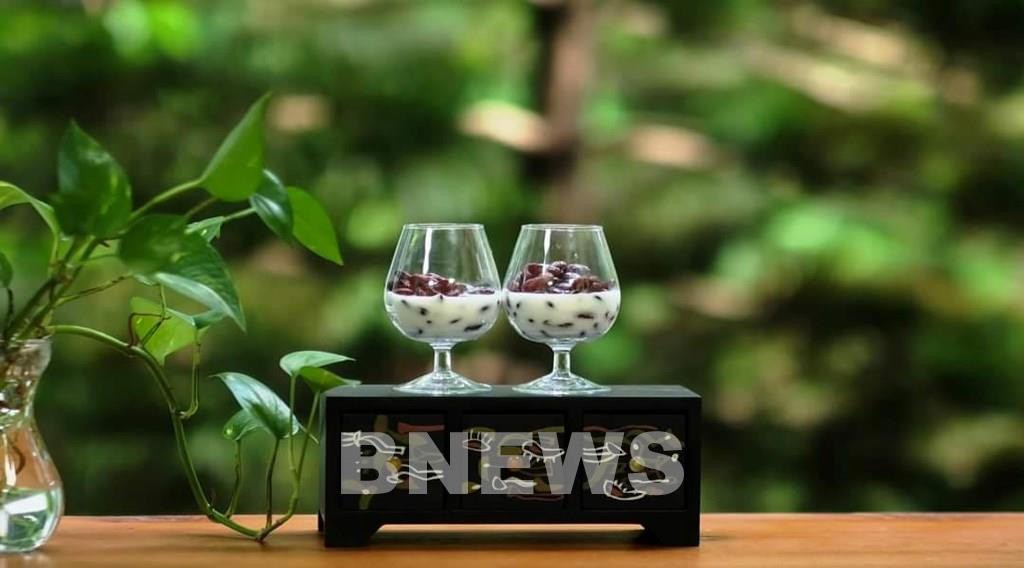 Bát chè đậu đỏ cốt dừa sánh mịn thơm ngon