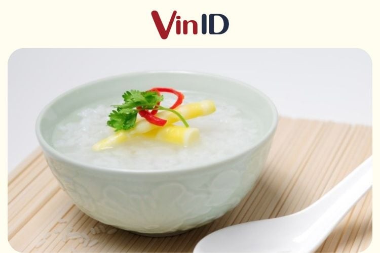 Bát cháo trắng nhuyễn mịn, sánh ngon
