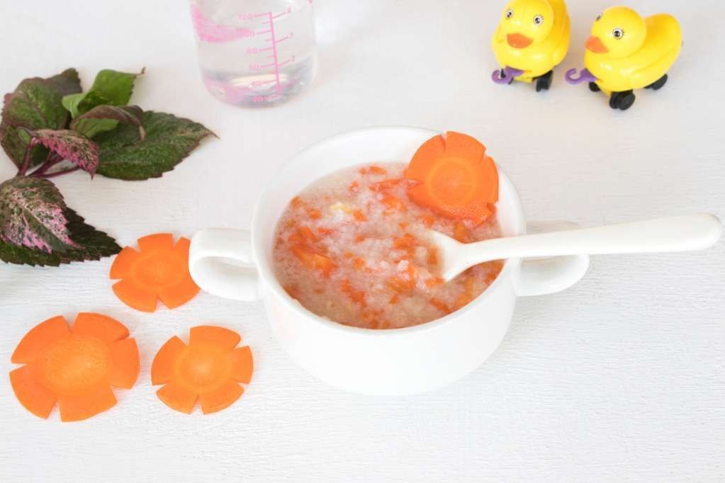 Cháo thịt lợn cà rốt bổ dưỡng, giàu vitamin A giúp bé phát triển thị lực