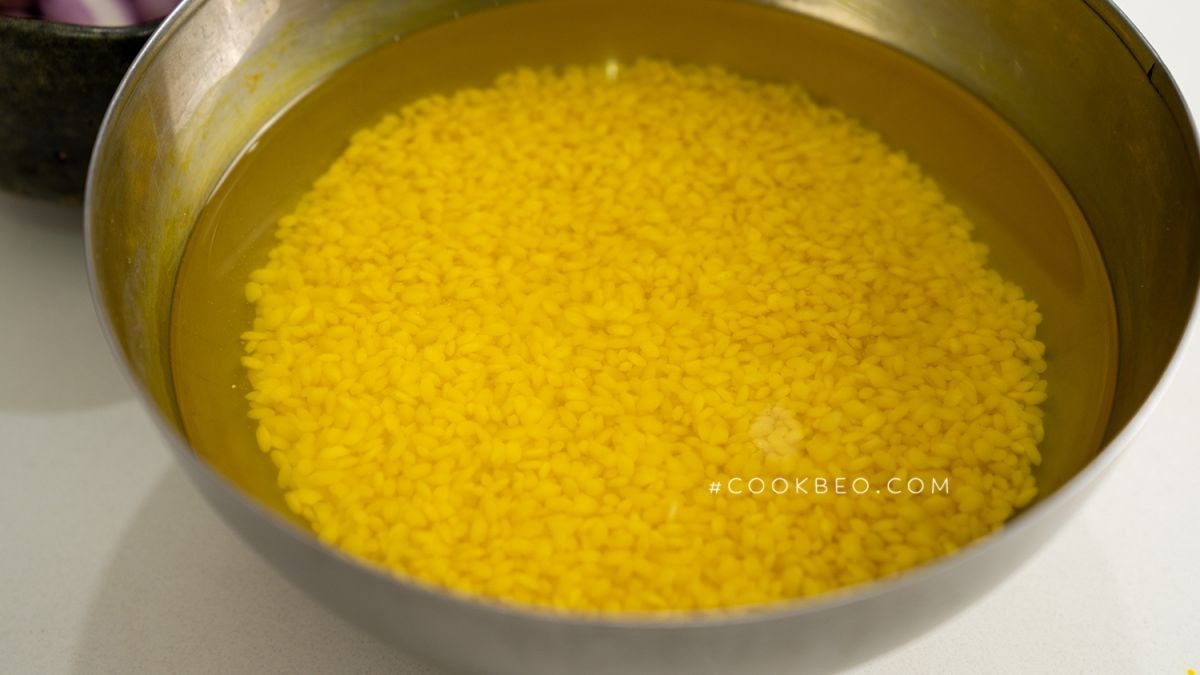 Gạo nếp ngâm nước nghệ