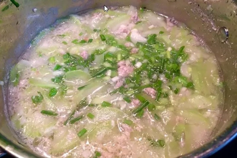 Canh bầu thịt băm sau khi nấu xong