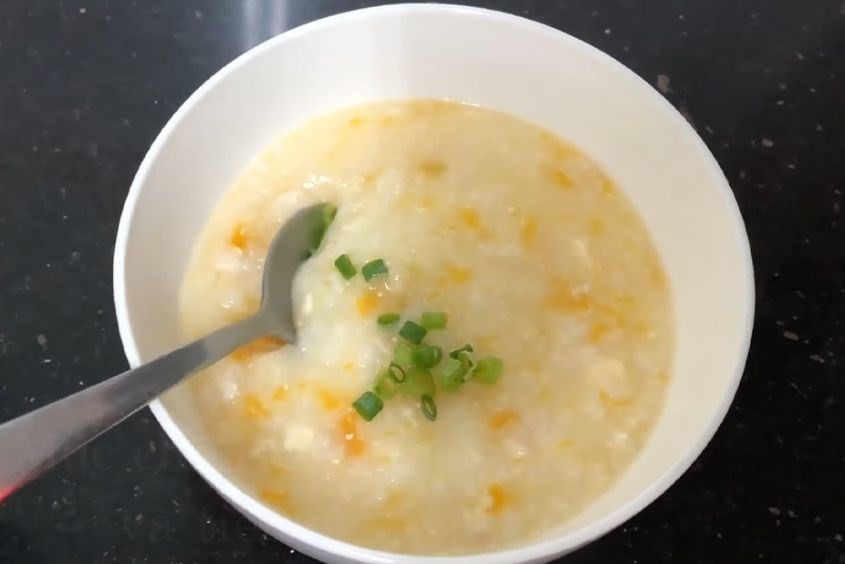 Cháo hạt chia cá ngừ giàu omega-3 và protein