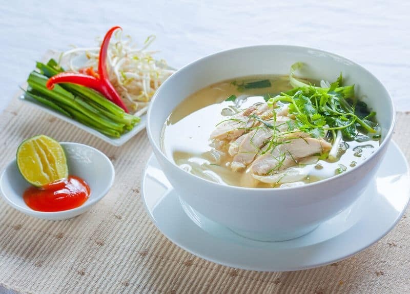Nấu nước phở ngon tại nhà, đậm vị phải ninh lâu
