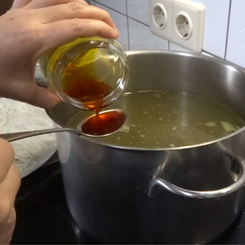 Tô bún gà sa tế hoàn chỉnh