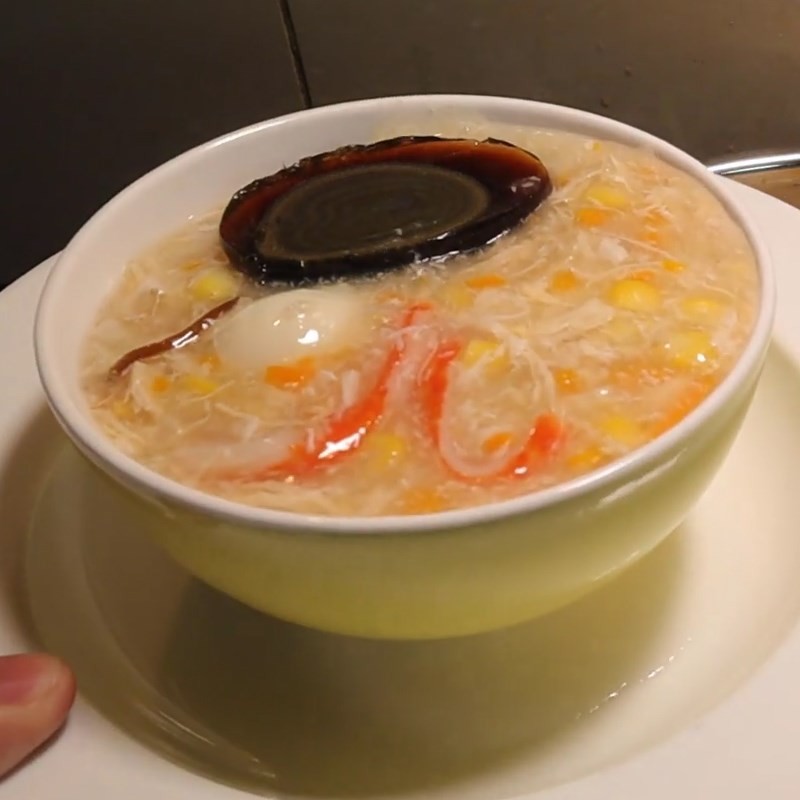 Hoàn thành món súp cua gà xé thơm ngon