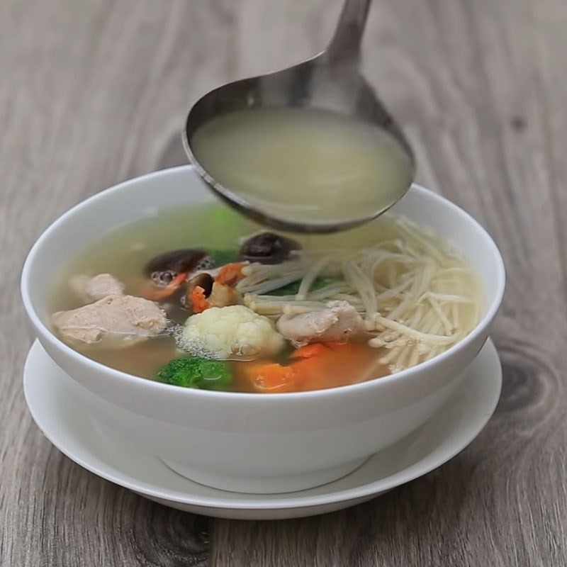 Tô canh thập cẩm đầy màu sắc hấp dẫn