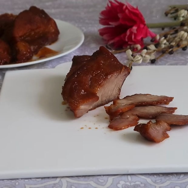 Trang trí xôi xá xíu với các loại topping