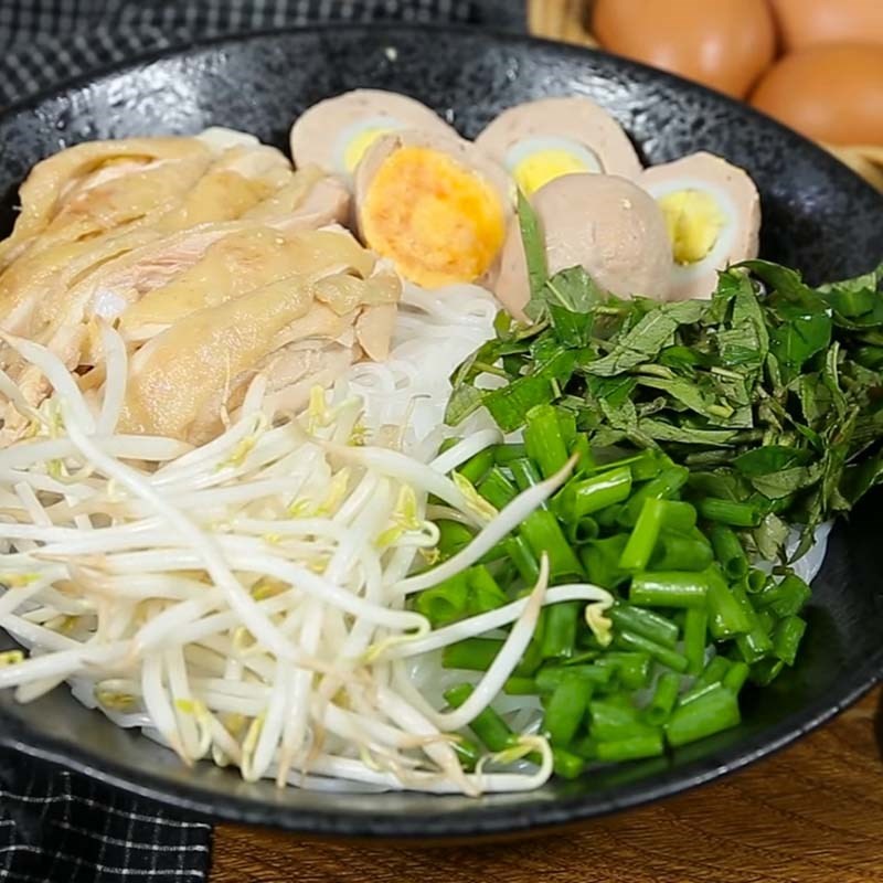 Tô bún cá sứa Nha Trang đã hoàn thành, chuẩn bị thưởng thức