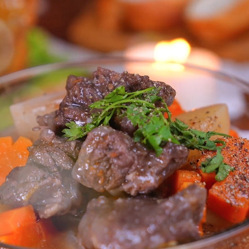 Sốt vang khoai tây thành phẩm, sẵn sàng để thưởng thức cùng gia đình
