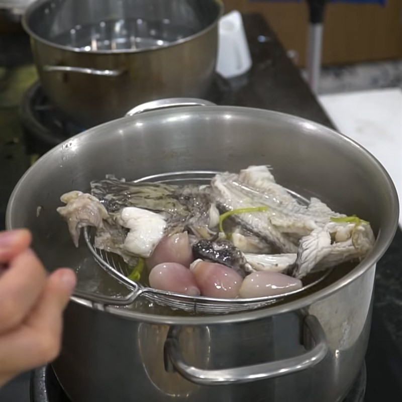 Nêm nếm gia vị cho nước lèo bánh canh cá lóc đậm đà