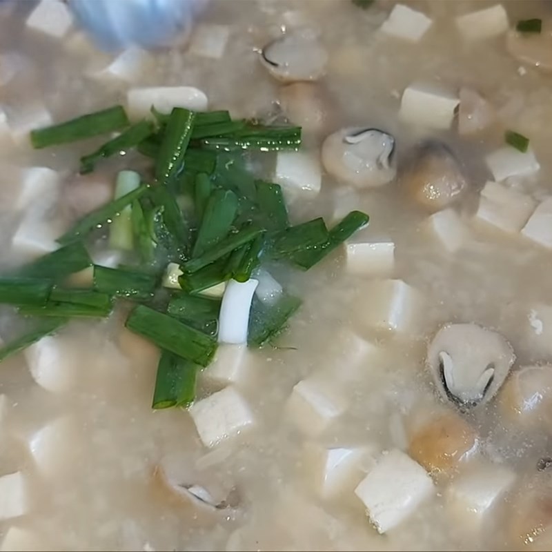Vớt bọt và nêm nếm cháo