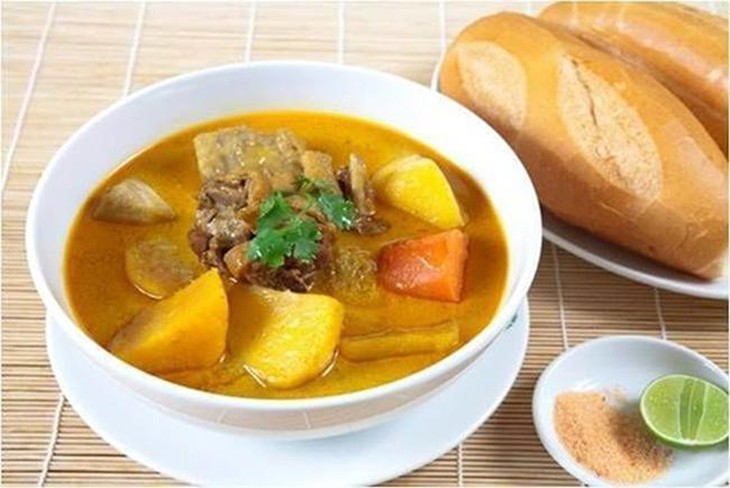 Món vịt nấu lagu hoàn chỉnh được trình bày đẹp mắt