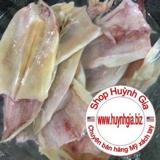 mực khô ngâm nước và rượu trắng để làm mềm