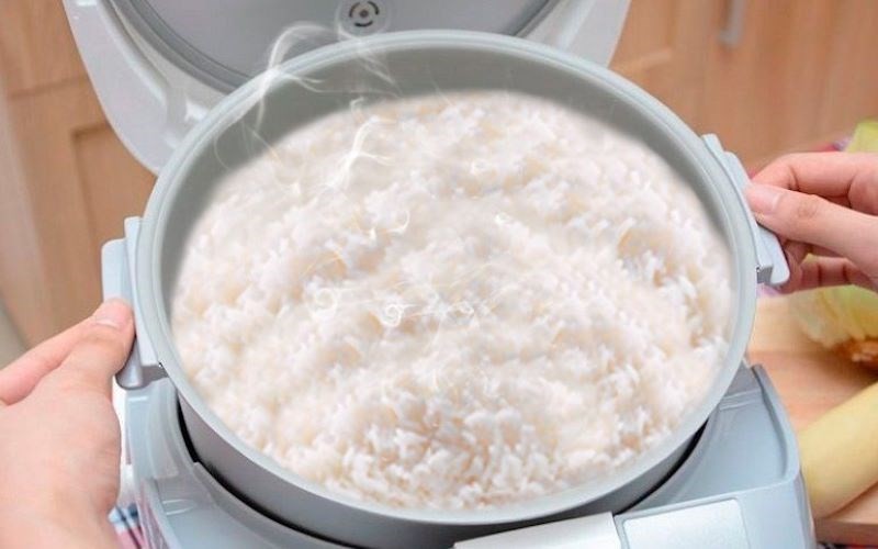 Nồi cơm cao tần Sharp với các nút điều khiển tiếng Anh
