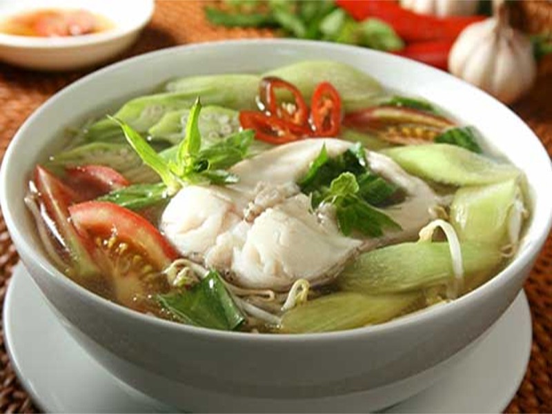 Thành phẩm món canh dọc mùng chua cá hấp dẫn