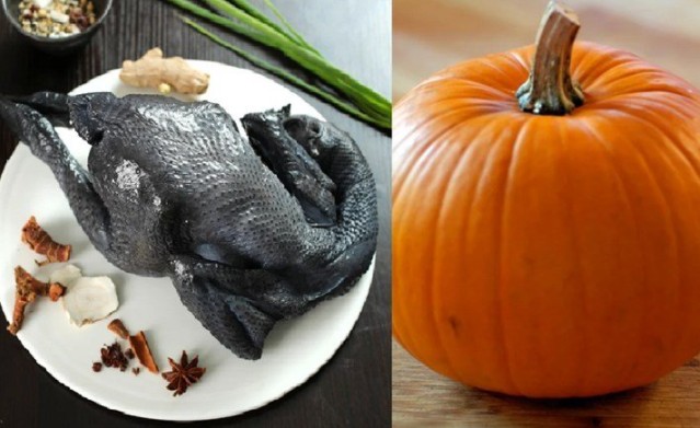 Cháo gà rau củ bí đỏ màu vàng tươi, kích thích vị giác bé yêu