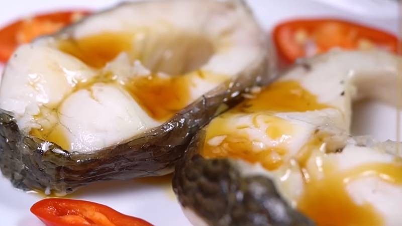 Bữa cơm gia đình ấm cúng với món canh chua cá lóc miền Trung hấp dẫn