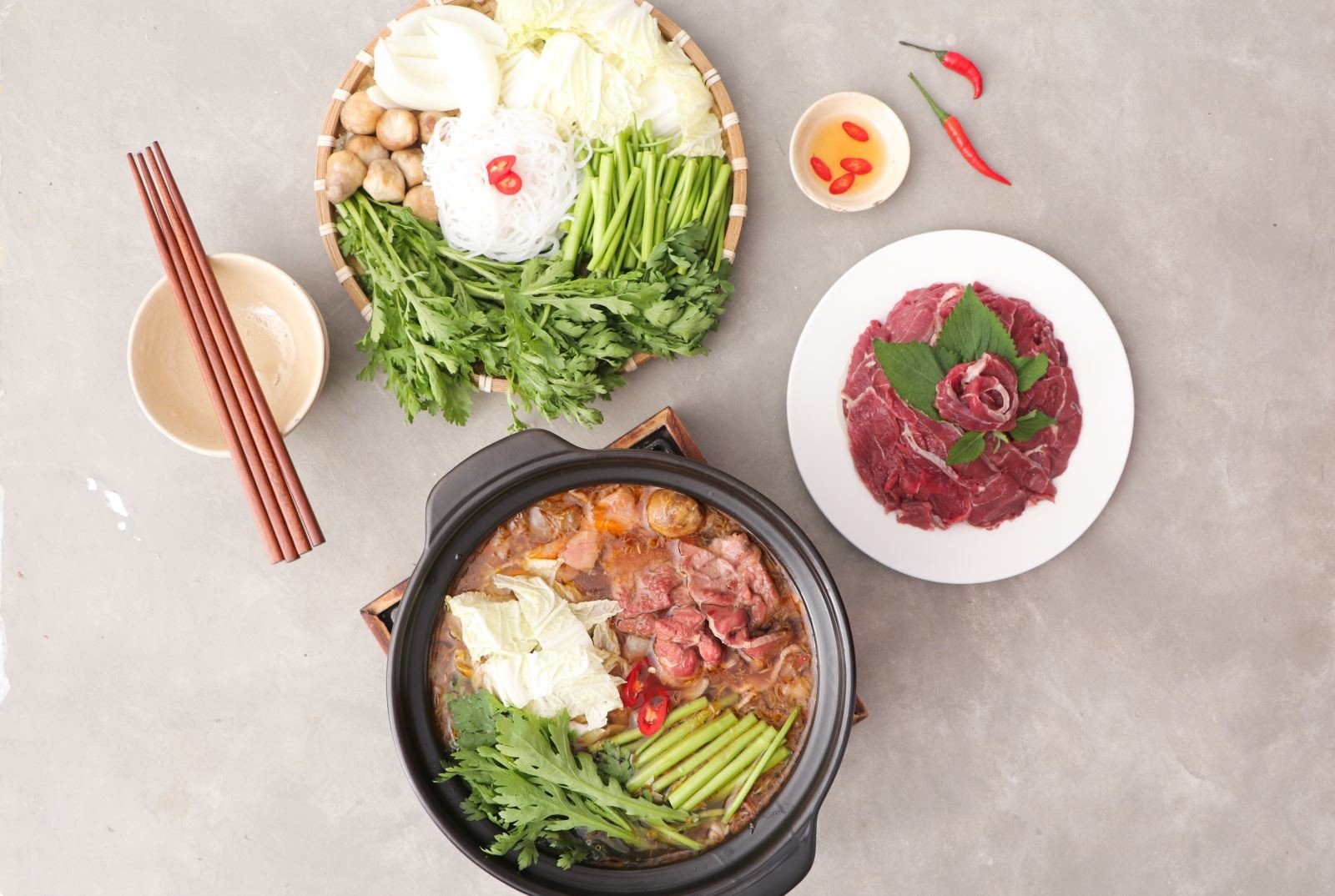 Nồi lẩu bò mắm ruốc đậm đà