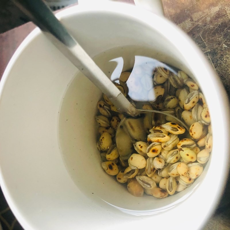 Nước đậu ván sau khi nấu