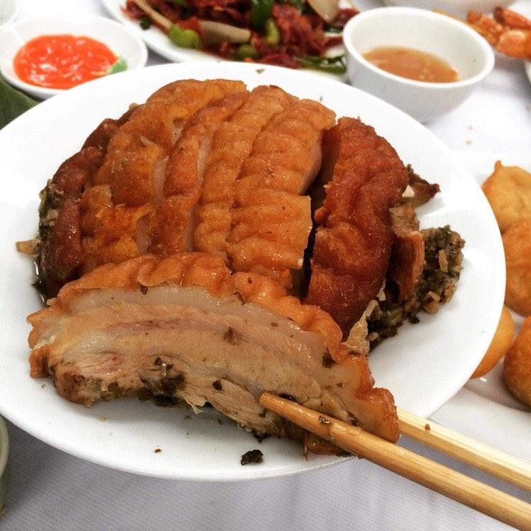 Đĩa khâu nhục Lạng Sơn được sắp xếp 8 miếng đều tăm tắp, hấp dẫn