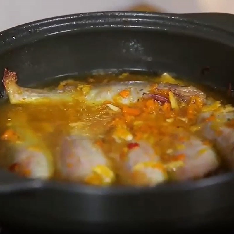 Bước 3 Kho cá Cá phèn kho nghệ