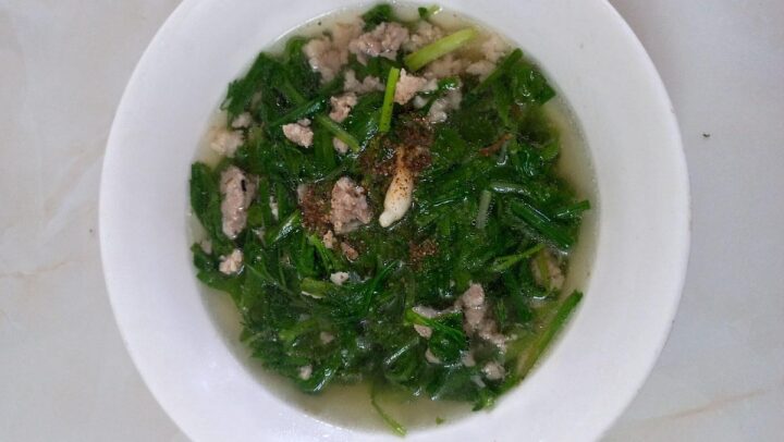 Bát canh cải xanh thịt băm nóng hổi, thơm ngon, chuẩn vị amthucdocdao.com