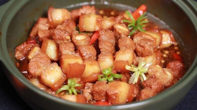 Kho 2 lửa giúp thịt - cá mềm hơn, thấm đều gia vị