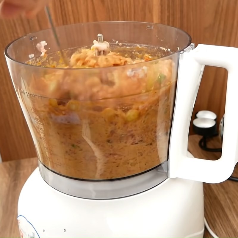 Hỗn hợp chả riêu cua hộp đã trộn đều, sẵn sàng cho vào nồi