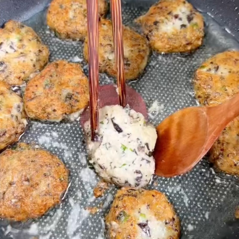 Chiên vàng chả đậu hũ nấm chay
