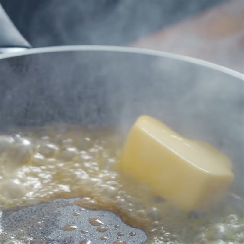 Pha nước sốt bơ và bột mì cho món hầm