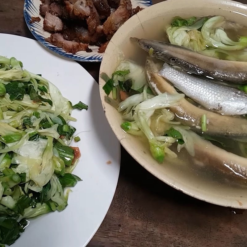 Cá chạch nấu canh chua bông so đũa sau khi hoàn thành
