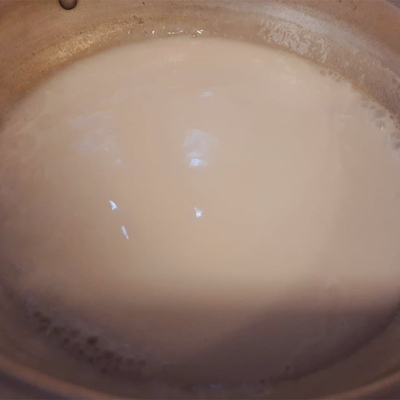 Nấu nước cốt dừa sánh mịn cho chè đậu đen