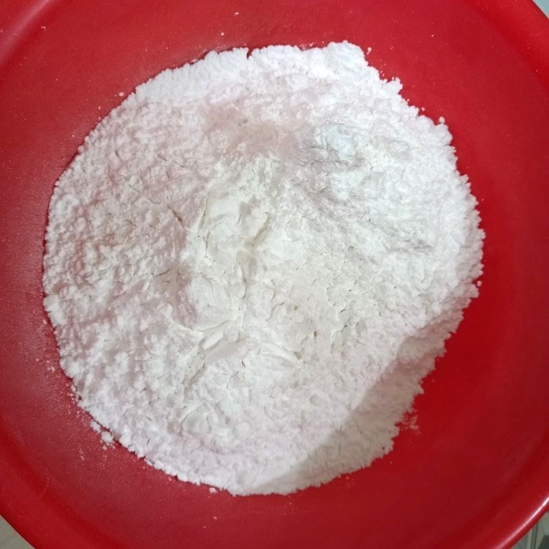 Khối bột năng dẻo mịn sau khi nhồi, bước quan trọng để làm sợi bánh bột lọc dai ngon