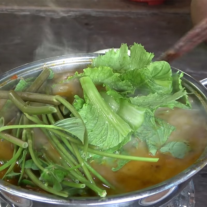 Làm sốt chấm cho cua nấu chao: chén sốt chao đã được pha chế hoàn chỉnh