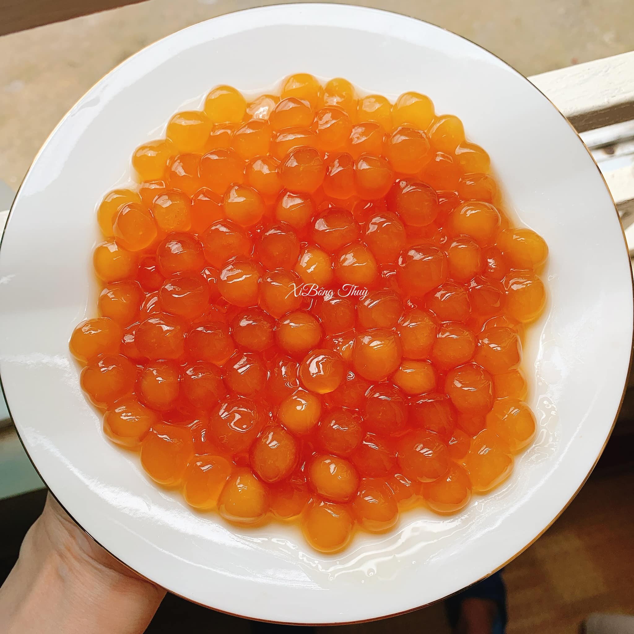 Nguyên liệu chính gồm bột năng, bột gạo và đường để làm trân châu hoàng kim